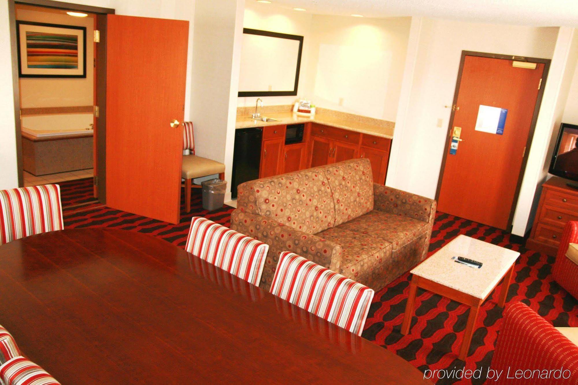 Hampton Inn & Suites East Lansing Okemos Bilik gambar