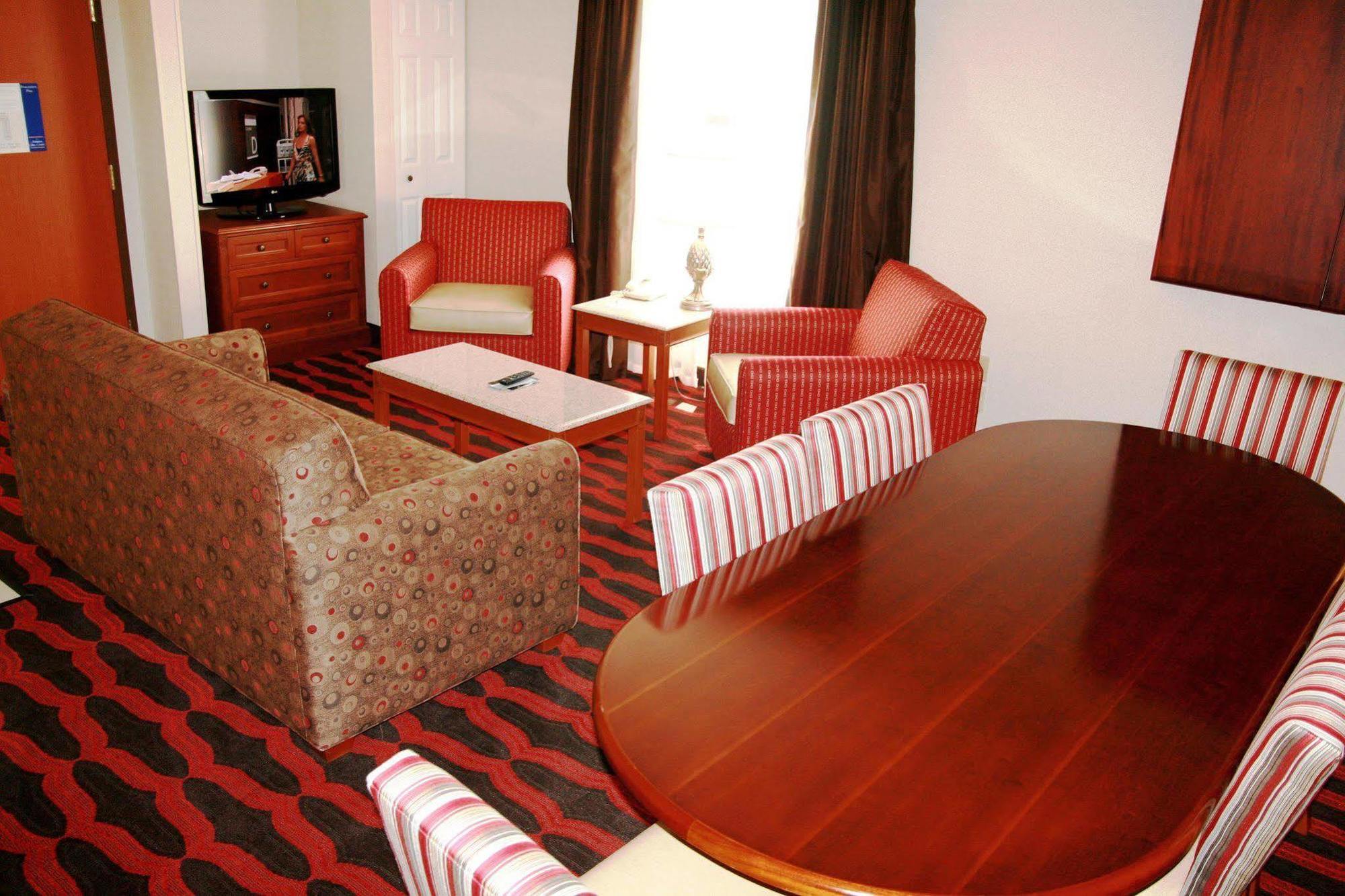 Hampton Inn & Suites East Lansing Okemos Bilik gambar
